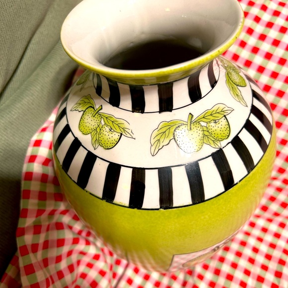 Adorable Farm/Shabby Chic “Apple” Vase - Picture 4 of 6